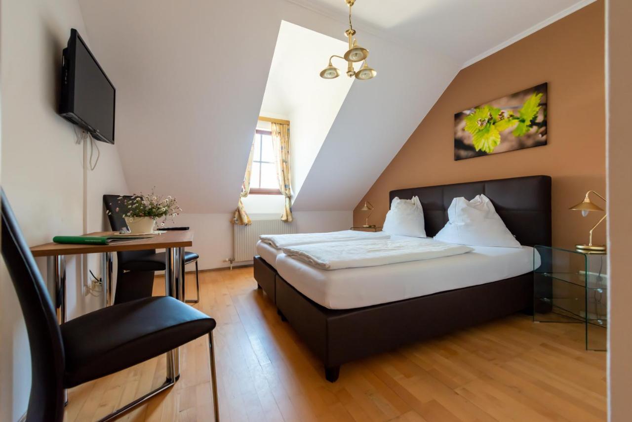 Hotel Weingut Burger Kalladorf Esterno foto