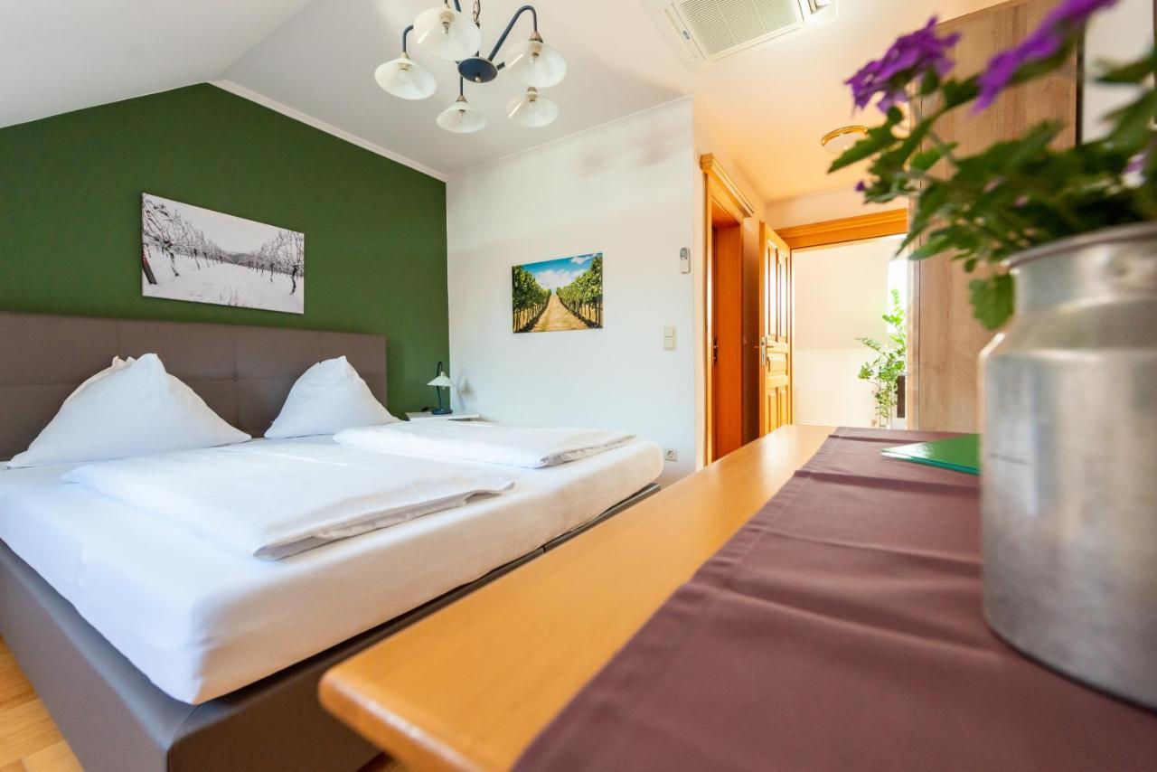 Hotel Weingut Burger Kalladorf Esterno foto