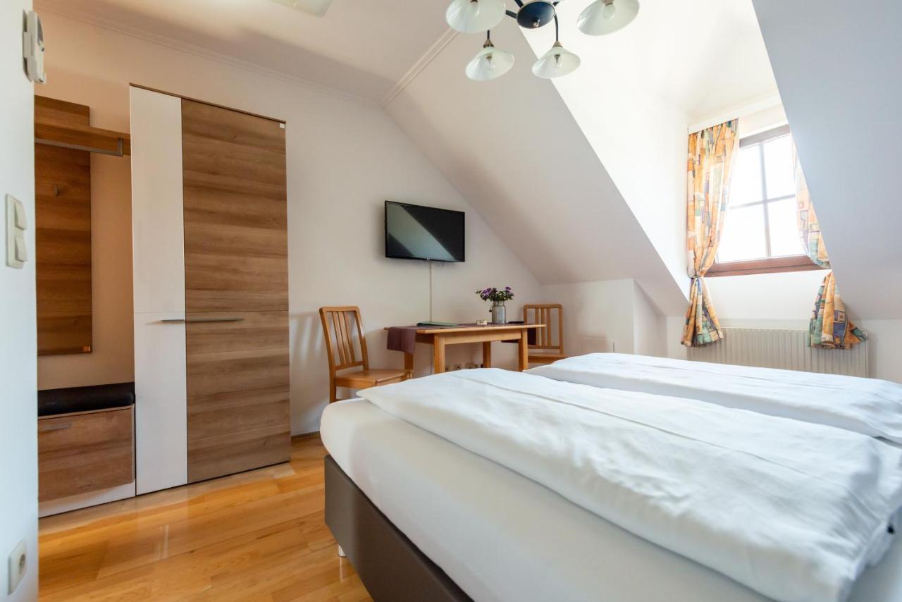 Hotel Weingut Burger Kalladorf Esterno foto