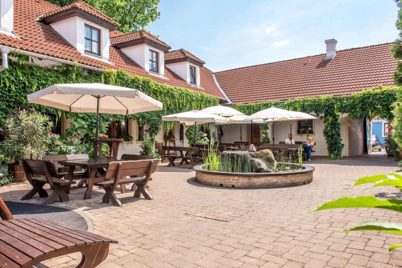 Hotel Weingut Burger Kalladorf Esterno foto