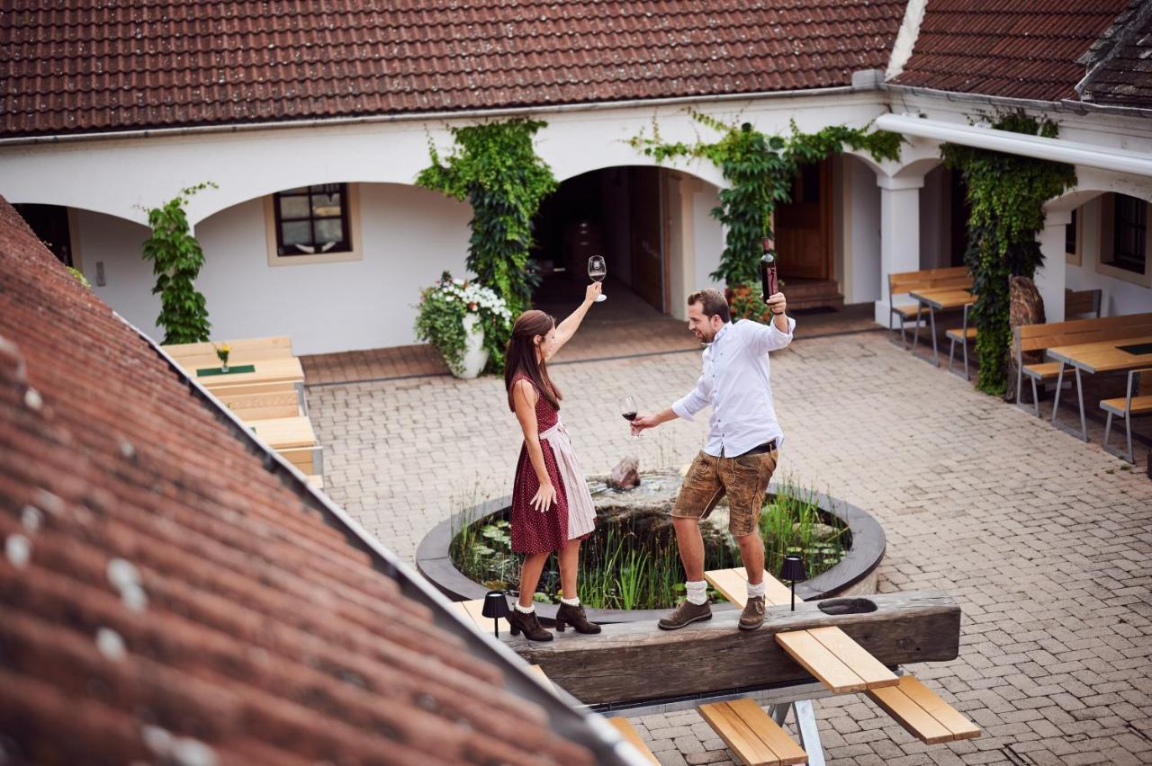 Hotel Weingut Burger Kalladorf Esterno foto