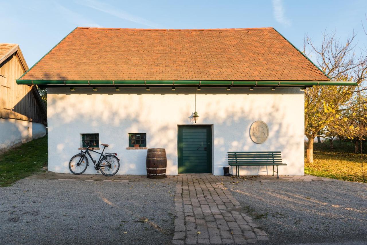 Hotel Weingut Burger Kalladorf Esterno foto